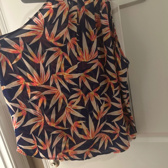 Top - Picture 2 of 3